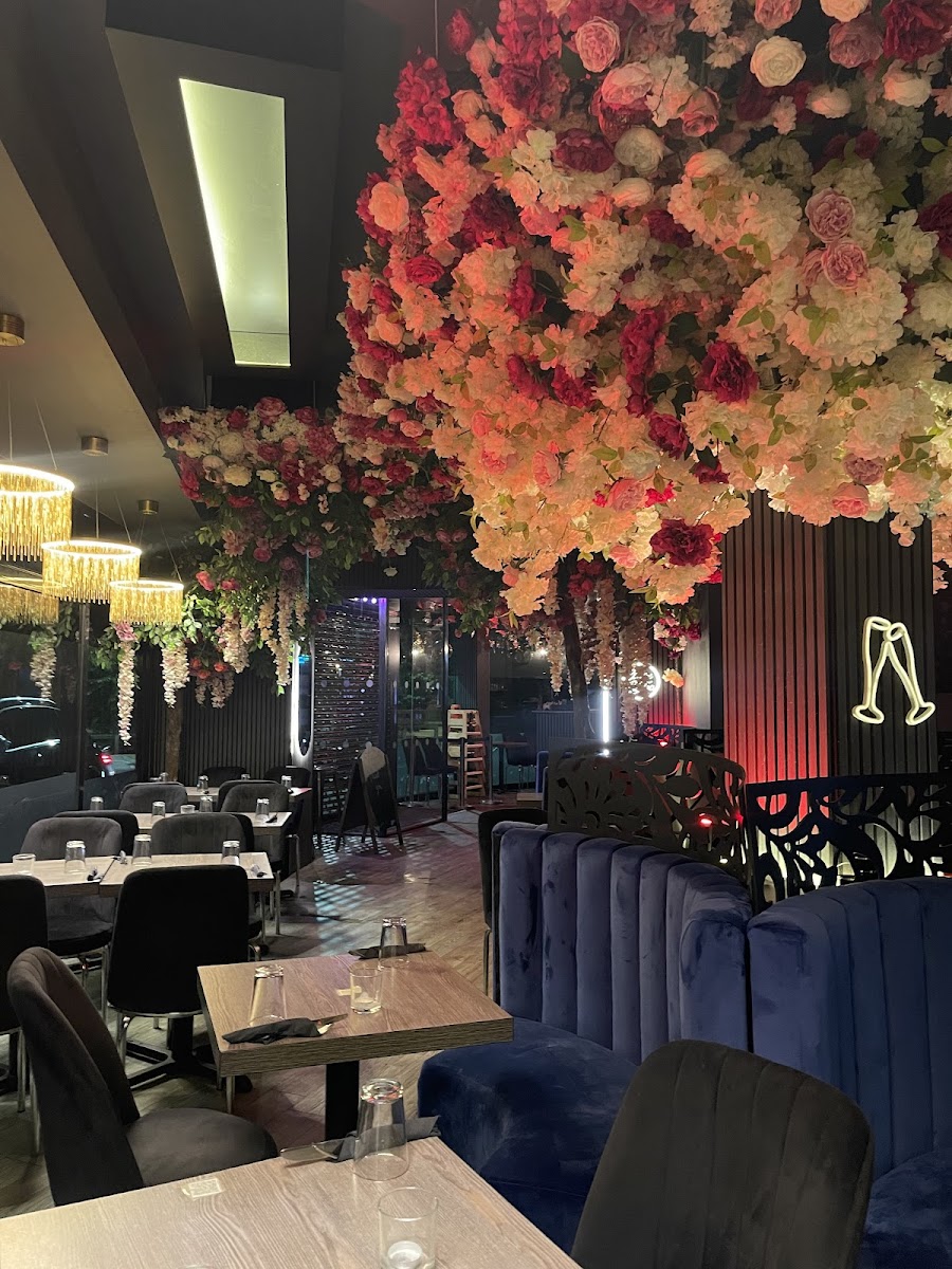 Mimi’S Coffee And Dessert Lounge